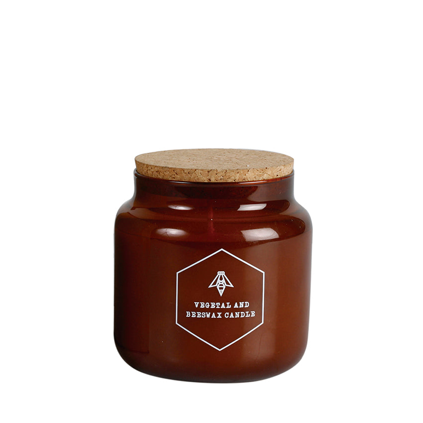 Vela de cera de abeja en vaso de cristal grande.