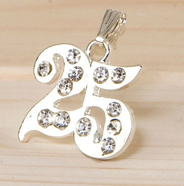 Pendentif strass 25 ans.