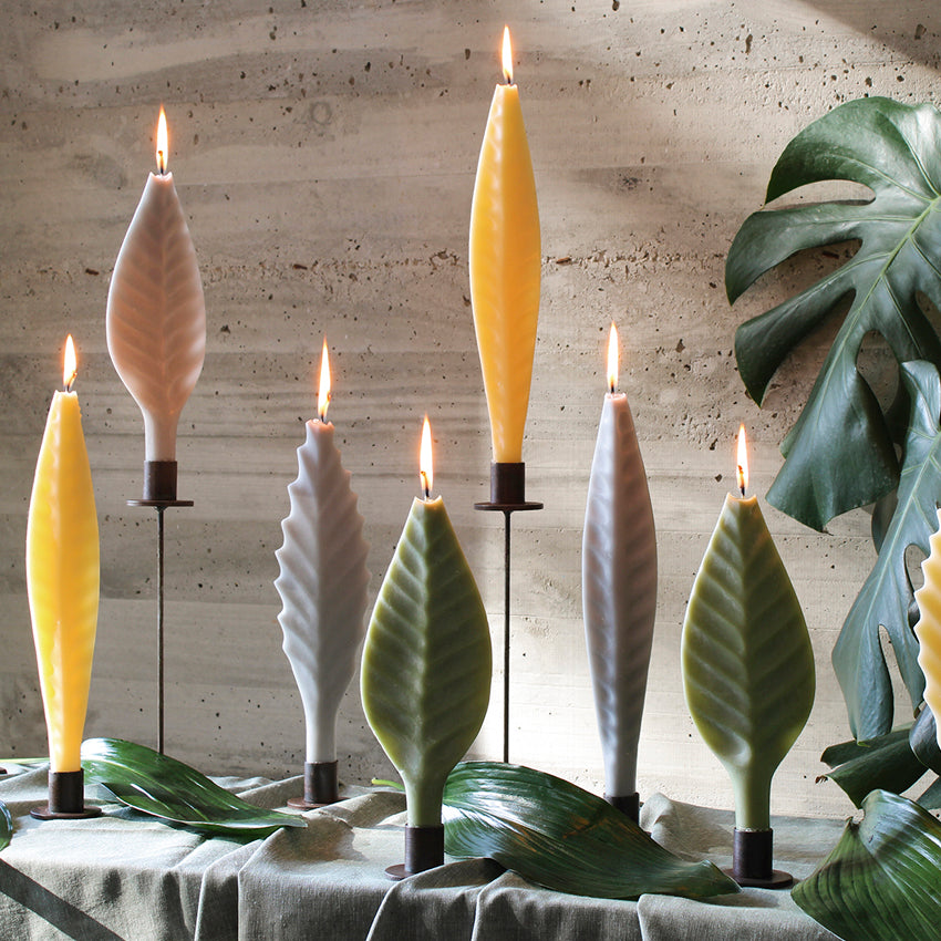Medium leaf candle with support